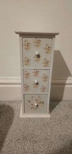 Vintage shabby chic chest - chic, of