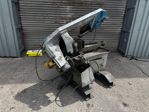 Metal cutting band saw - cutting,