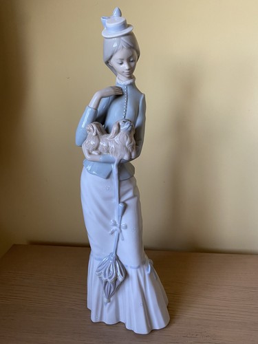 Lladro 4893 walk - 4893, the