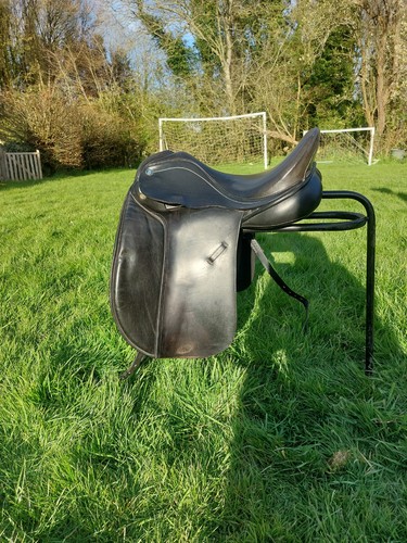 Barnsby dressage saddle - , 17”