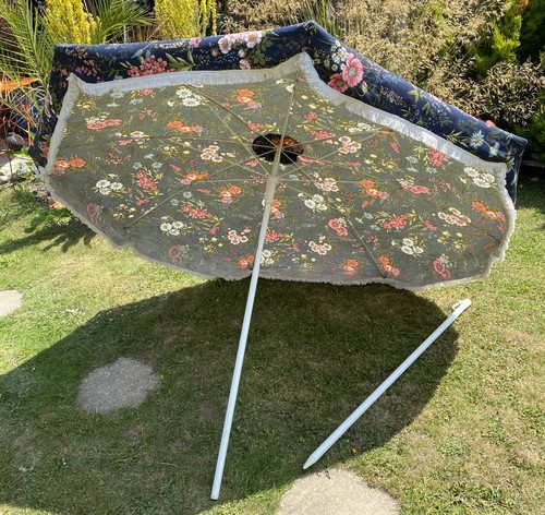 Vtg floral blue - table, parasol