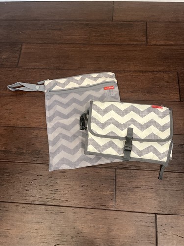 Skip hop changing pad and - skip,