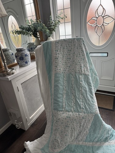 Vintage look bed throw - look,