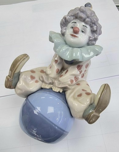 Lladro clown sat ball - lladro,