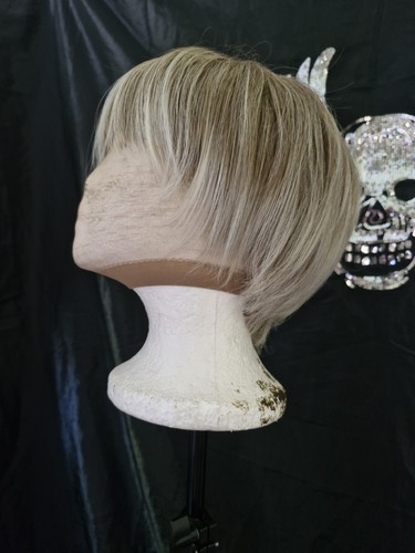 Short blonde wig - short,