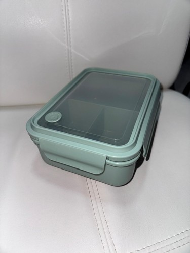 Lunch box woolf and - box,