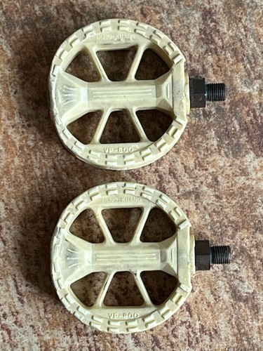 White hung kuang 800 - white, pedals