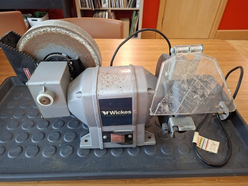 Wickes 370w 230v wet - 230v, 6"