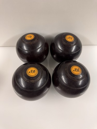 Set lawn bowling balls - of, 4