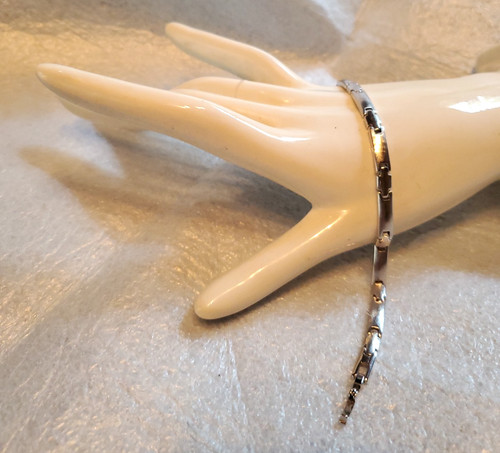 Nikken cross link silver tone - cross,