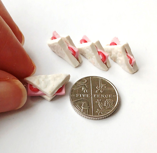 Dolls house miniature 4 - 1:12,