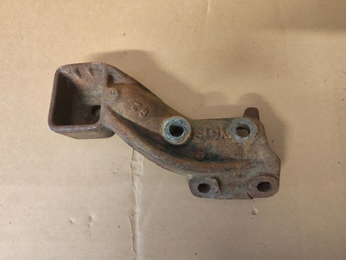 Front right upper engine mount - right,