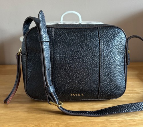 Fossil gemma black - fossil, pebbled