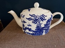 Willow Pattern Blue & White Ceramic Tea Pot In Beautiful Condition