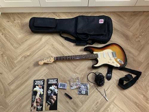 Squier fender stratocaster - by,