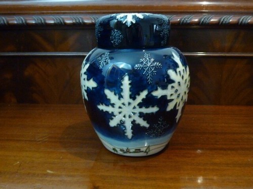 Moorcroft pottery ginger - pottery, jar