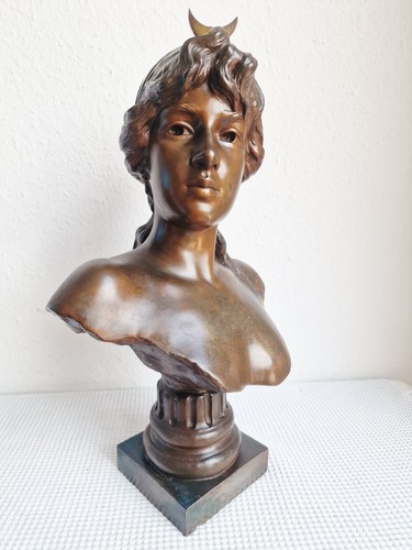 Large statue sculpture - statue,, bust