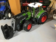 Bruder 1:16 Fendt 936 Vario Tractor with Front Loader.