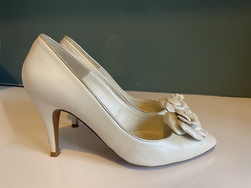 Rachel simpson flower ivory - flower,
