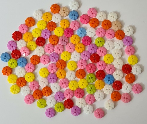 Job lot flower shape acrylic - lot,