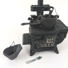 QUEEN Stove Miniature Cast