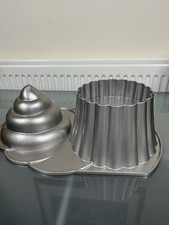 Nordic Ware USA The Giant Cupcake Pan Oversized Baking Mould 2.4L Unused