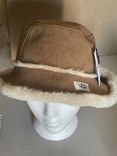UGG SHEEPSKIN BUCKET HAT IN