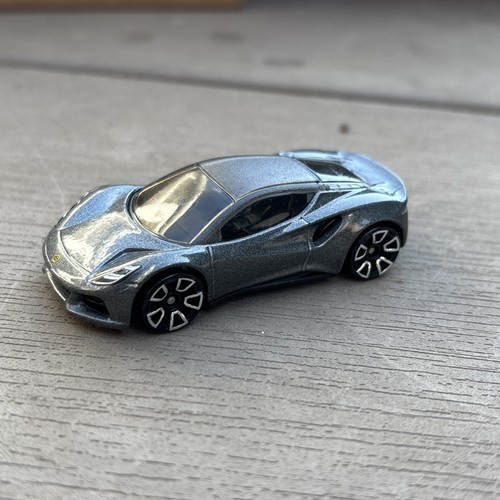 Hot wheels lotus emira - hot,
