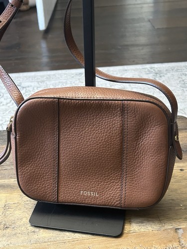 Fossil jenna brown - brown, pebbled