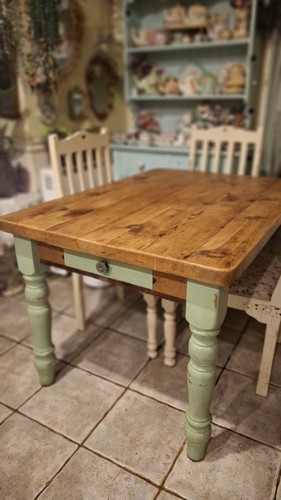 Beautiful shabby chic seater - 6,