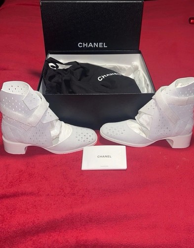 Chanel nib white suede short - chanel,