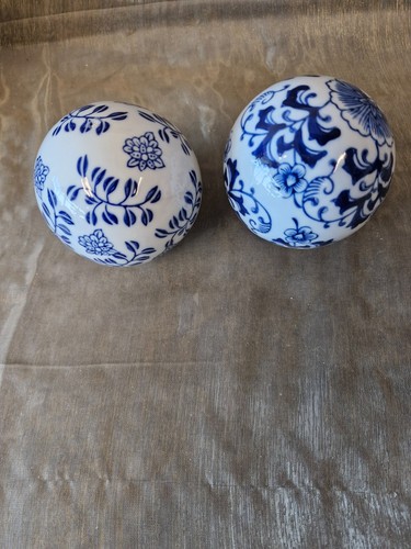 Pairof blue and white ceramic - blue,