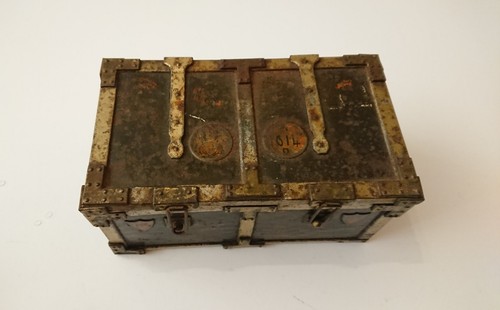 Antique huntley palmers - &,