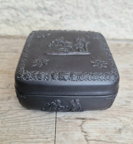 Vintage wedgwood black basalt - black,
