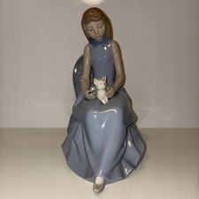 NAO by Lladro, Girl Seated