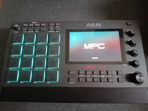 Akai mpc live with power - mpc,