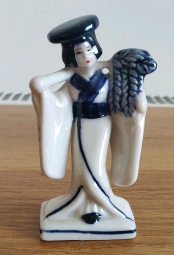 Vintage blue and white - blue, geisha