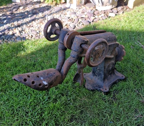 Vintage cobblers cast iron - vintage,