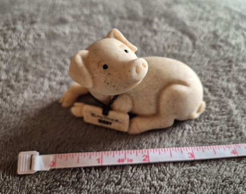 Fountasia mini laying down - down, pig