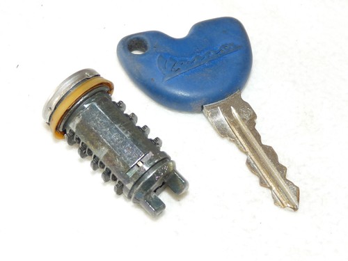 Vespa et4 125 key locking - key,