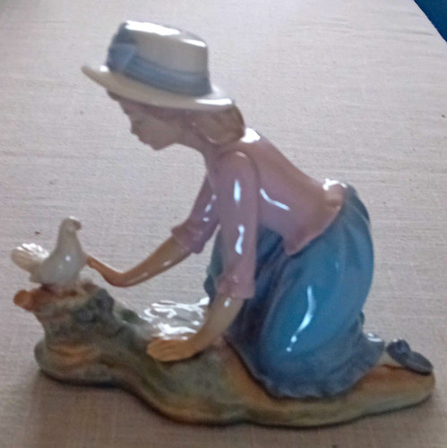 Lladro girl figurine feeding - lladro,