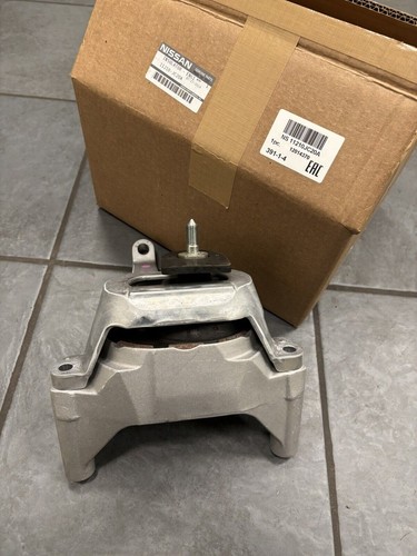 Front right engine - right, mounting