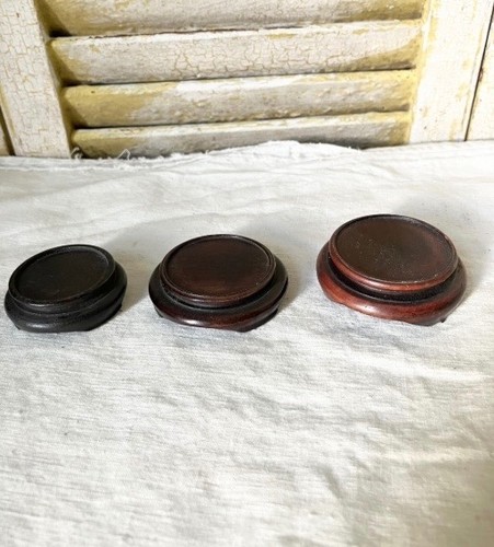Three graduated vintage round