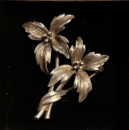 Exquisite silver lily - exquisite,