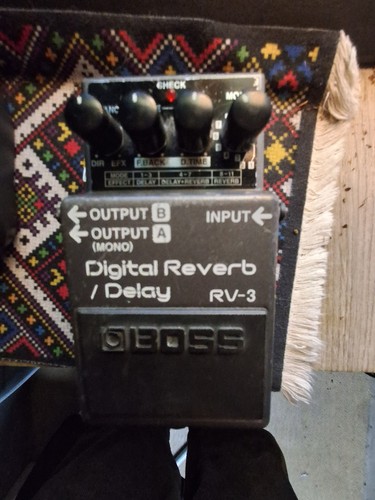 Boss digital reverb - rv-3,
