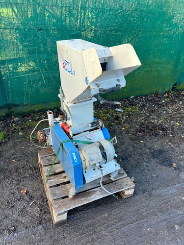 Tria 415v small granulator - small,