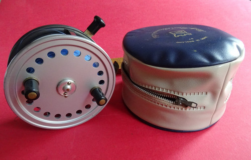 Superb little used cased last - used,