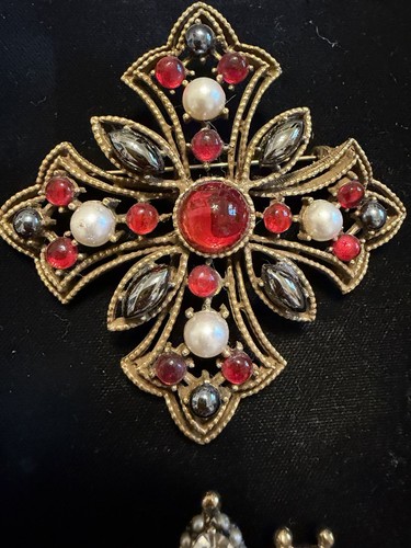 Vintage ciner crown brooch - ciner,
