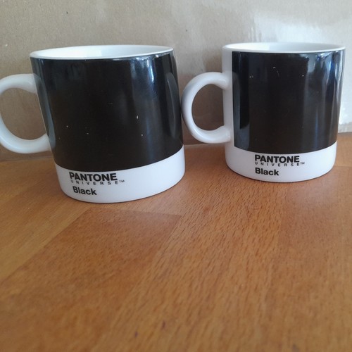 Pantone universe black small - black,