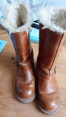 Caterpillar size brown boots - 3,